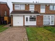 Just in! 4 bedroom semi detached house for rent in...