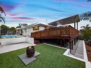 Cozy 4 BR 12 Eucalyptus Avenue, Varsity Lakes, QLD 4227