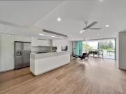 Nice 5202/323 Bayview Street, Hollywell, QLD 4216