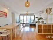 Cheap 93/33 La Trobe Street, MELBOURNE Apartment for...