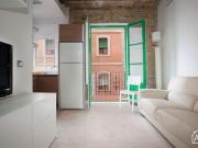 Charming and Bright Apartment just one block from the Marina