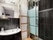 Charming Apartment: Open Kitchen, Cozy Living, and...