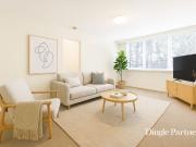 Charming Art Deco Apartment in a Peaceful Setting