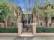 Charming Art Deco Apartment in Central St Kilda