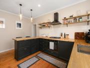 Charming Character Maisonette Near Vibrant Semaphore Road