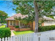 Charming Cottage for Lease at 318 Agnes Street, The Range