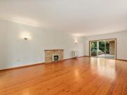 Charming Cottage in Newport’s Prestigious Golden Triangle