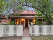 Charming Cottage, in the Heart of Central Albury