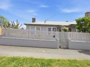 Charming Cottage on the City Fringe