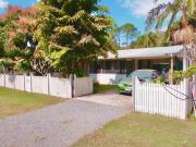 Charming Cottage Style Home – Convenience & Comfort...