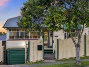 Charming Cottage with City Views in Blue Chip Paddington
