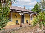 Charming Cottage with Dream Gardens!