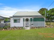 Charming Country Cottage with Freestanding Studio offers...