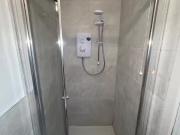 Cozy En Suite Room, 4 Eglantine Gardens