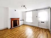 Unique End terrace house to rent in Harrow Close,...