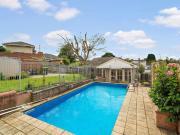 CHARMING FAMILY HOME WITH POOL!
