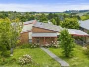 Charming Family Home with Stunning Views in a Quiet Cul...