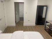 Charming Flat to rent in 36 Holtwhites Hill, Enfield,...