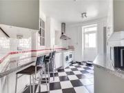 Deal! Flat to rent in College Court, Queen Caroline...