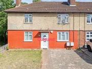 Charming Flat to rent in Duke Road, Ilford IG6