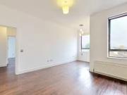 Unique Flat to rent in Flat, A Ballards Lane, London N12