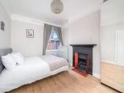 Unique Flat to rent in Kings Road, London NW10