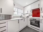 Just in! Flat to rent in Western Avenue, Woodley,...