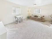 Cozy Flat to rent in Wheatley Close, London, Greater...
