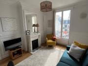 Charming fully renovated apartment full of light 1...