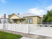 Charming Home in Newington