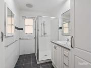 Charming Home with Breathtaking Escarpment Views in...