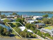 Charming Lakeside Home on 1328m2 with Subdivision...