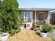 CHARMING, LOW MAINTENANCE UNIT CLOSE TO THE CBD