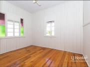 Charming Queenslander in a Prime, Ultra Convenient Location