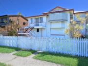 Charming Queenslander Living in the Heart of Gladstone...