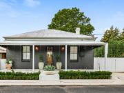 STYLISH ENTERTAINER WITH HEATED POOL IN EAST TAMWORTH