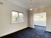 CHARMING TOP FLOOR UNIT WITH VERSATILE SUNROOM