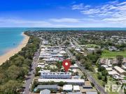 Charming Torquay Unit Moments Away From The Beach!