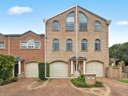 Charming Townhouse Close To The Beach