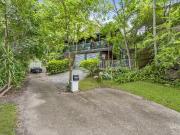 Charming tree house Perfect family home