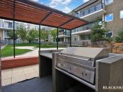 Charming Two Level Ground Floor Apartment in Metropolitan!