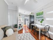 Charming Unit in a Beautifully Central Location