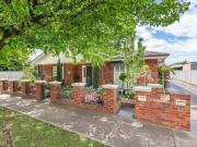 Charming Updated Townhouse in Prime Shepparton Location