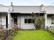 Charming Victorian terrace with renovation potential Charming Victorian terrace with renovation potential