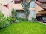 Charmosa Casa com 603m² no Campina do Siqueira Curitiba...