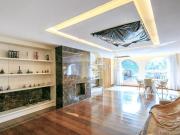 Charmosa casa em condomínio fechado, localizada na...