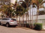 Charmosa casa em condomínio na Granja Viana