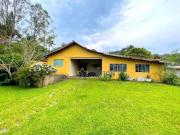 Charmosa Chácara com Piscina e Pomar à Venda em Atibaia...