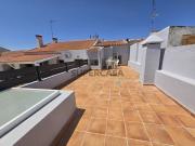 Charmosa Moradia T2 com Terraço no Centro de Vila Boim