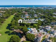 Charmosa moradia V6 numa rua sem saída frente ao golfe e...